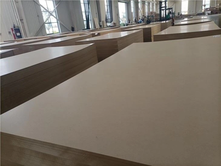 Melaminová MDF deska pro dekoraci Surová MDF