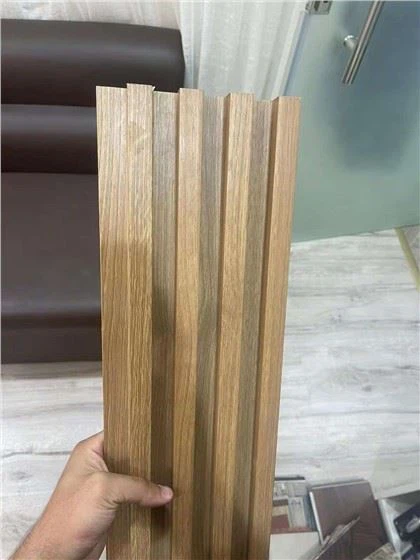 Vysoce kvalitní dřevěné plastové kompozitní obklady stěn Exteriér Wpc stěnový panel pro venkovní dveře