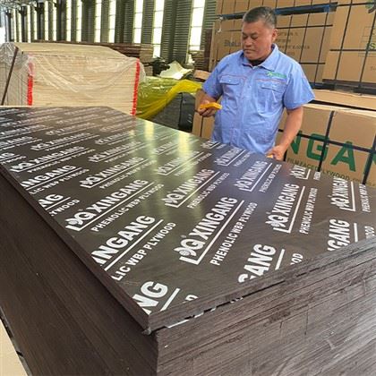 18mm překližka s černou fólií
